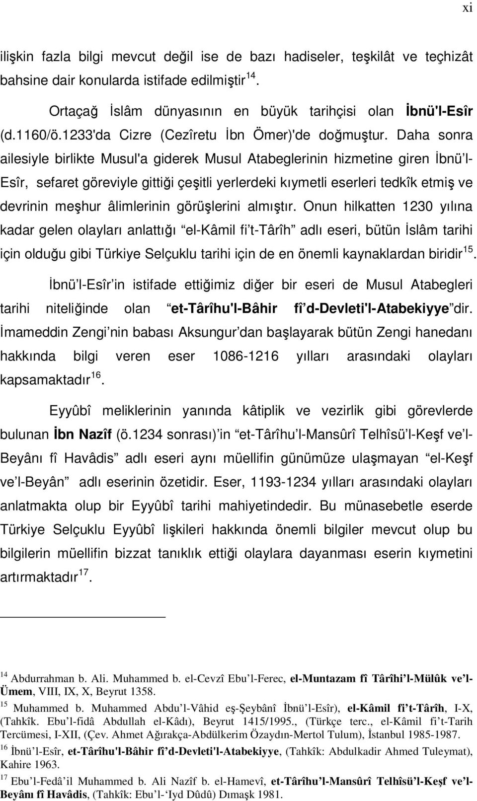 Daha sonra ailesiyle birlikte Musul'a giderek Musul Atabeglerinin hizmetine giren İbnü l- Esîr, sefaret göreviyle gittiği çeşitli yerlerdeki kıymetli eserleri tedkîk etmiş ve devrinin meşhur