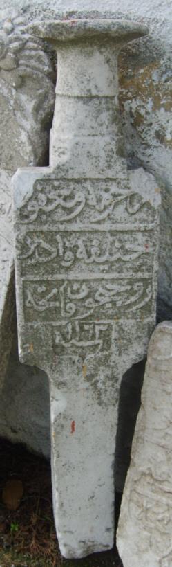 19 Merhume ve mağfure Hanife kadın Ruhu içün fatiha Sene 1163 TANIMI : Beyaz mermerden yapılmış mezar baş