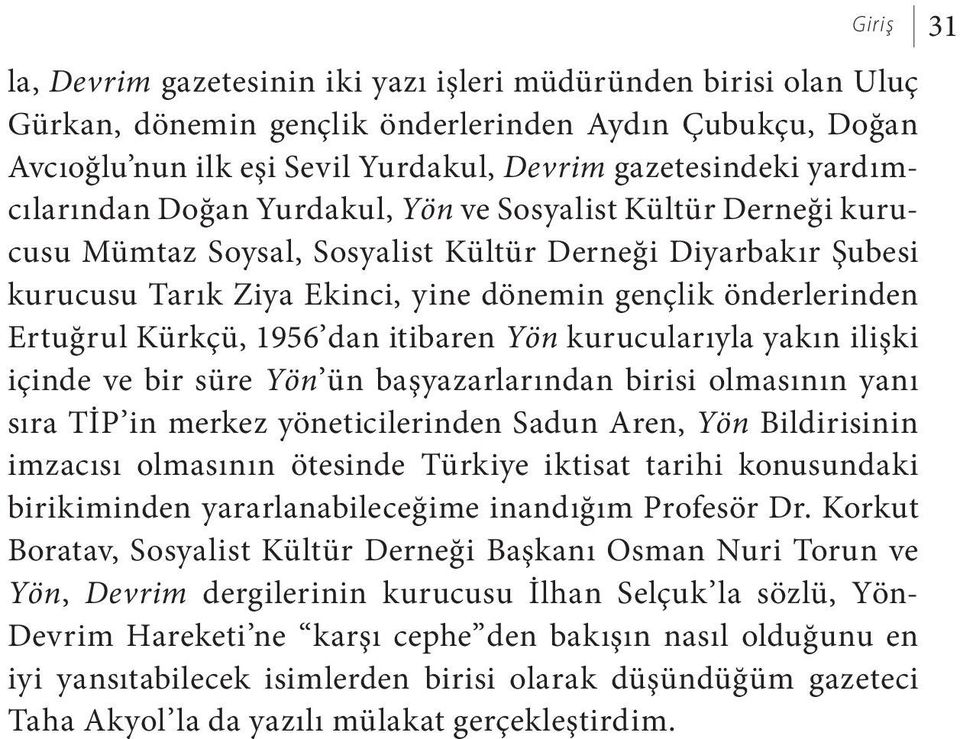 Ertuğrul Kürkçü, 1956 dan itibaren Yön kurucularıyla yakın ilişki içinde ve bir süre Yön ün başyazarlarından birisi olmasının yanı sıra TİP in merkez yöneticilerinden Sadun Aren, Yön Bildirisinin