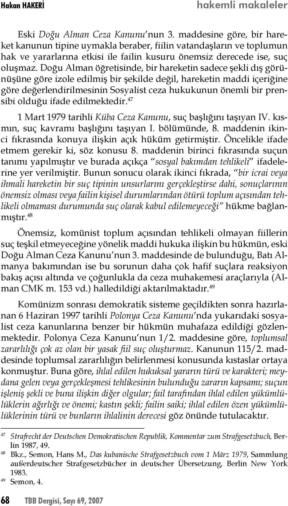 Doğu Alman öğretisinde, bir hareketin sadece şekli dış görünüşüne göre izole edilmiş bir şekilde değil, hareketin maddi içeriğine göre değerlendirilmesinin Sosyalist ceza hukukunun önemli bir