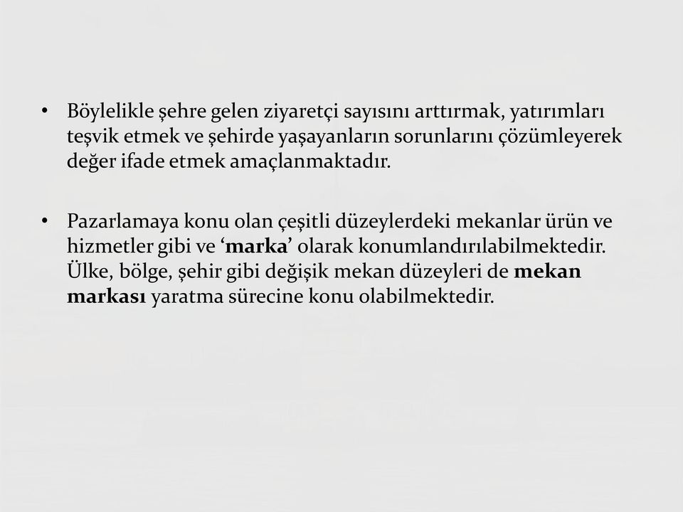 Pazarlamaya konu olan çeşitli düzeylerdeki mekanlar ürün ve hizmetler gibi ve marka olarak