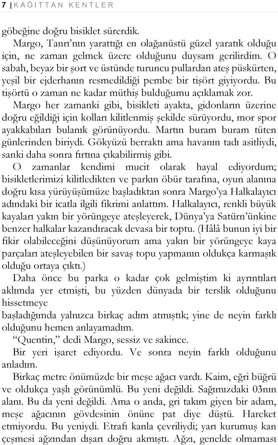 Margo her zamanki gibi, bisikleti ayakta, gidonların üzerine doğru eğildiği için kolları kilitlenmiş şekilde sürüyordu, mor spor ayakkabıları bulanık görünüyordu.