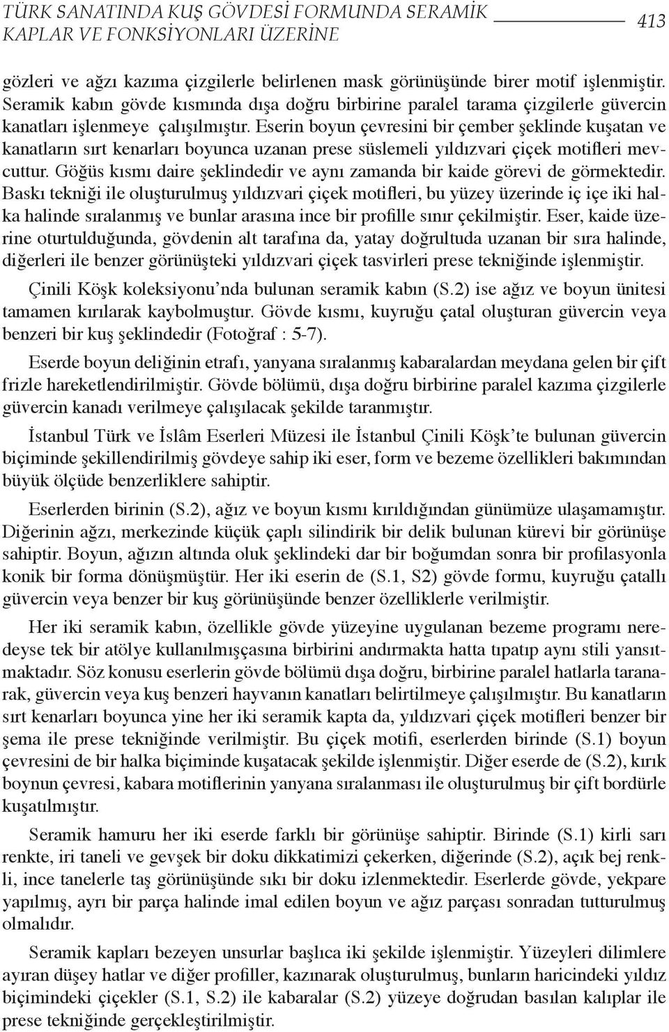 Eserin boyun çevresini bir çember şeklinde kuşatan ve kanatların sırt kenarları boyunca uzanan prese süslemeli yıldızvari çiçek motifleri mevcuttur.