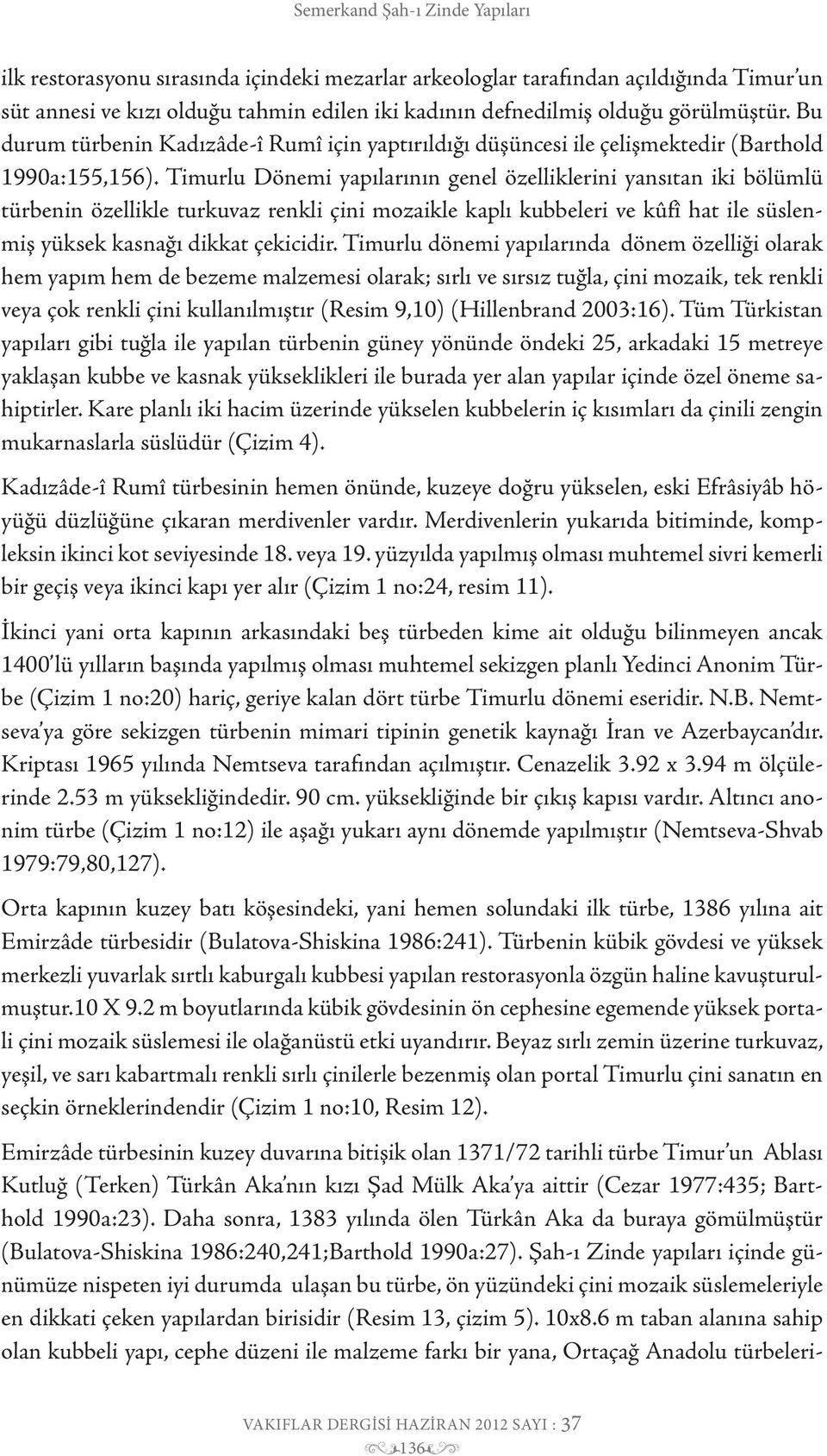 Timurlu Dönemi yapılarının genel özelliklerini yansıtan iki bölümlü türbenin özellikle turkuvaz renkli çini mozaikle kaplı kubbeleri ve kûfî hat ile süslenmiş yüksek kasnağı dikkat çekicidir.