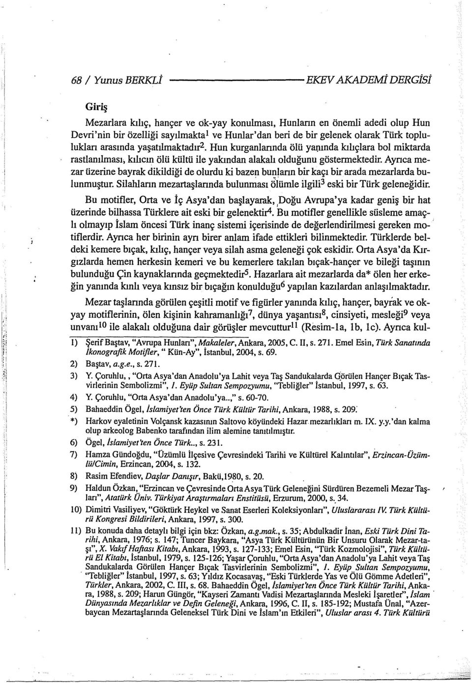 Aynca mezar üzerine bayrak dikildiği de olurdu ki bazen bunların bir kaçı bir arada mezarlarda bulunmuştur. Silahların mezartaşlarında bulu~ası Öİümle ilgili3 eski bir Türk geleneğidir.