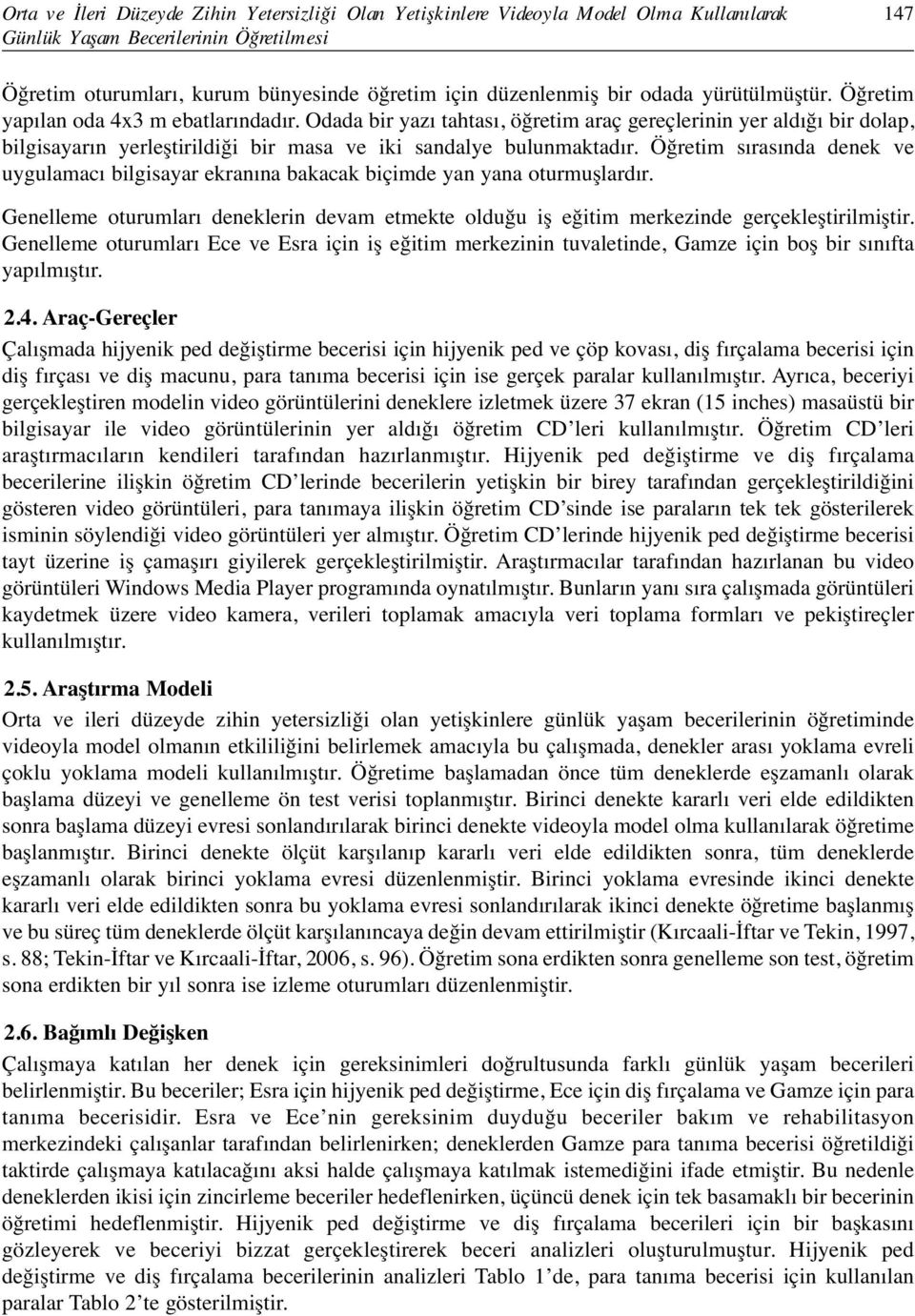 Odada bir yazı tahtası, öğretim araç gereçlerinin yer aldığı bir dolap, bilgisayarın yerleştirildiği bir masa ve iki sandalye bulunmaktadır.