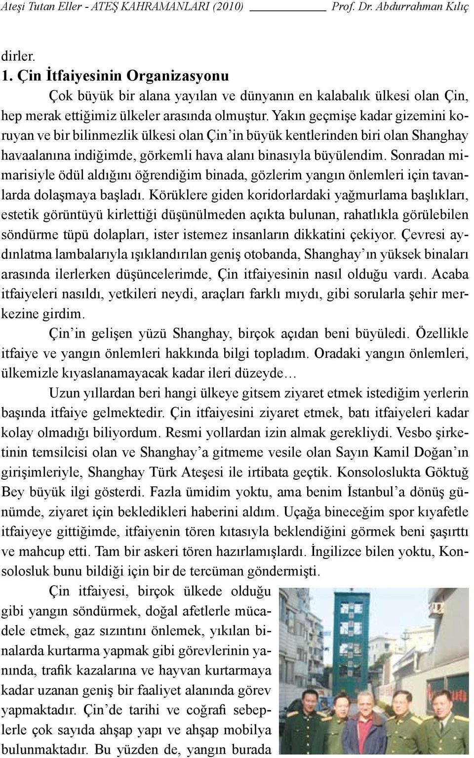 Sonradan mimarisiyle ödül aldığını öğrendiğim binada, gözlerim yangın önlemleri için tavanlarda dolaşmaya başladı.