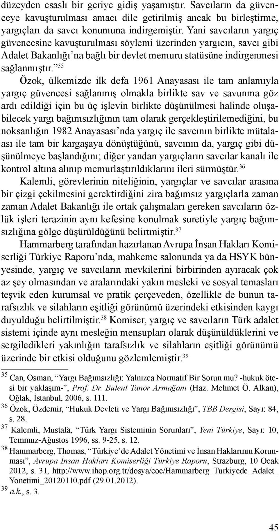 35 Özok, ülkemizde ilk defa 1961 Anayasası ile tam anlamıyla yargıç güvencesi sağlanmış olmakla birlikte sav ve savunma göz ardı edildiği için bu üç işlevin birlikte düşünülmesi halinde oluşabilecek