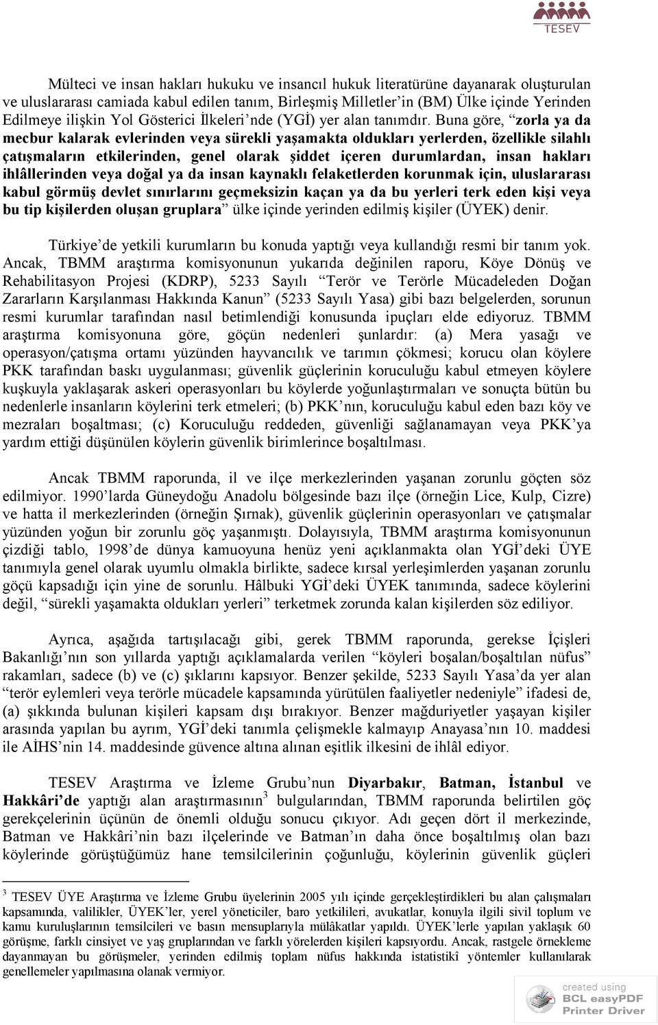 Buna göre, zorla ya da mecbur kalarak evlerinden veya sürekli yaşamakta oldukları yerlerden, özellikle silahlı çatışmaların etkilerinden, genel olarak şiddet içeren durumlardan, insan hakları