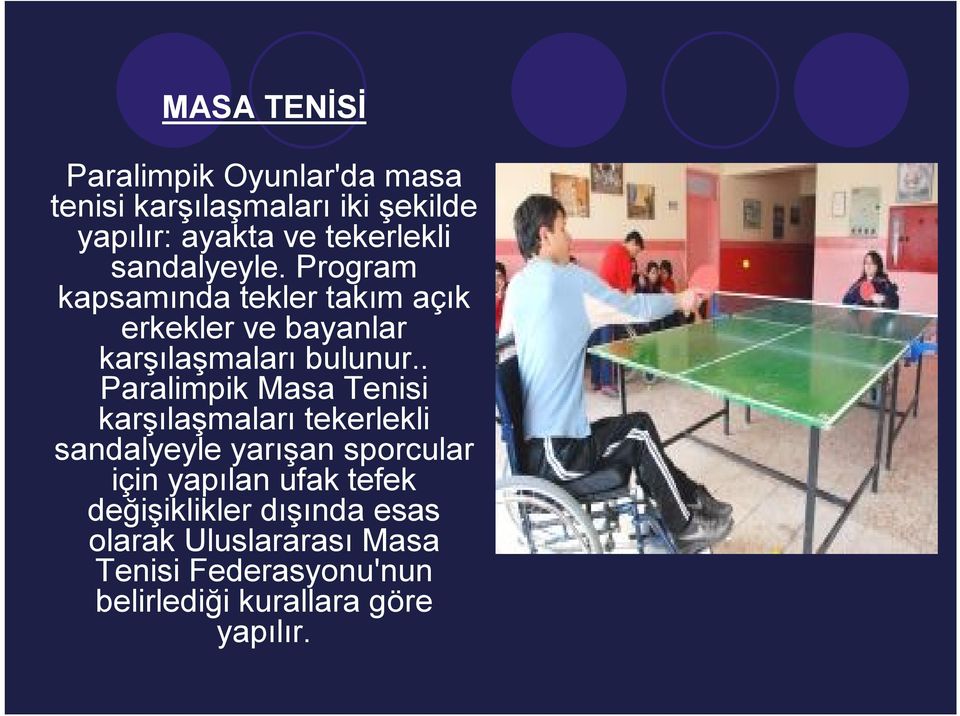 . Paralimpik Masa Tenisi karşılaşmaları tekerlekli sandalyeyle yarışan sporcular için yapılan ufak