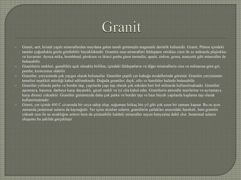 Ayrıca mika, hornblend, piroksen ve ikinci gruba giren turmalin, apatit, zirkon, grena, manyetit gibi mineraller de bulunabilir.