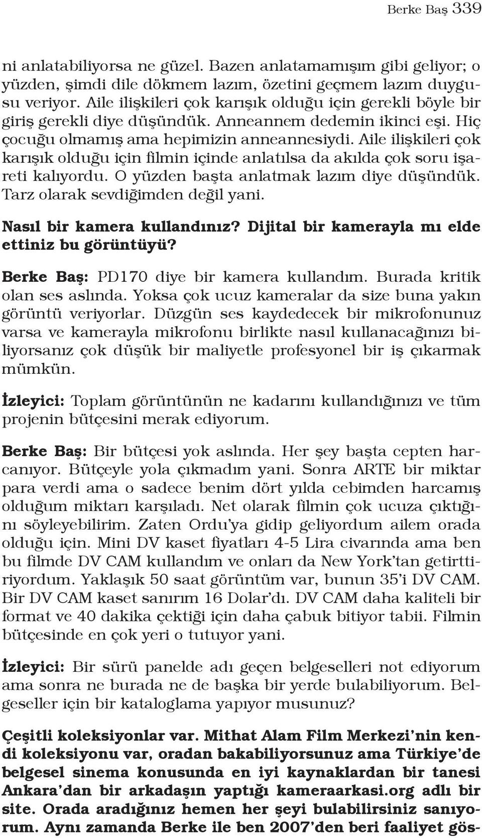 Aile ilişkileri çok karışık olduğu için filmin içinde anlatılsa da akılda çok soru işareti kalıyordu. O yüzden başta anlatmak lazım diye düşündük. Tarz olarak sevdiğimden değil yani.