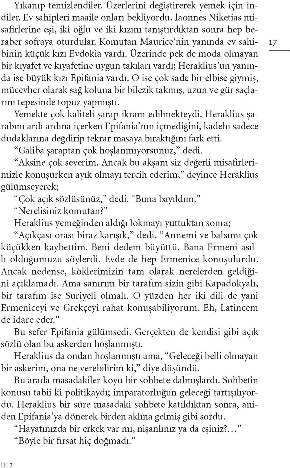 Üzerinde pek de moda olmayan bir kıyafet ve kıyafetine uygun takıları vardı; Heraklius un yanında ise büyük kızı Epifania vardı.