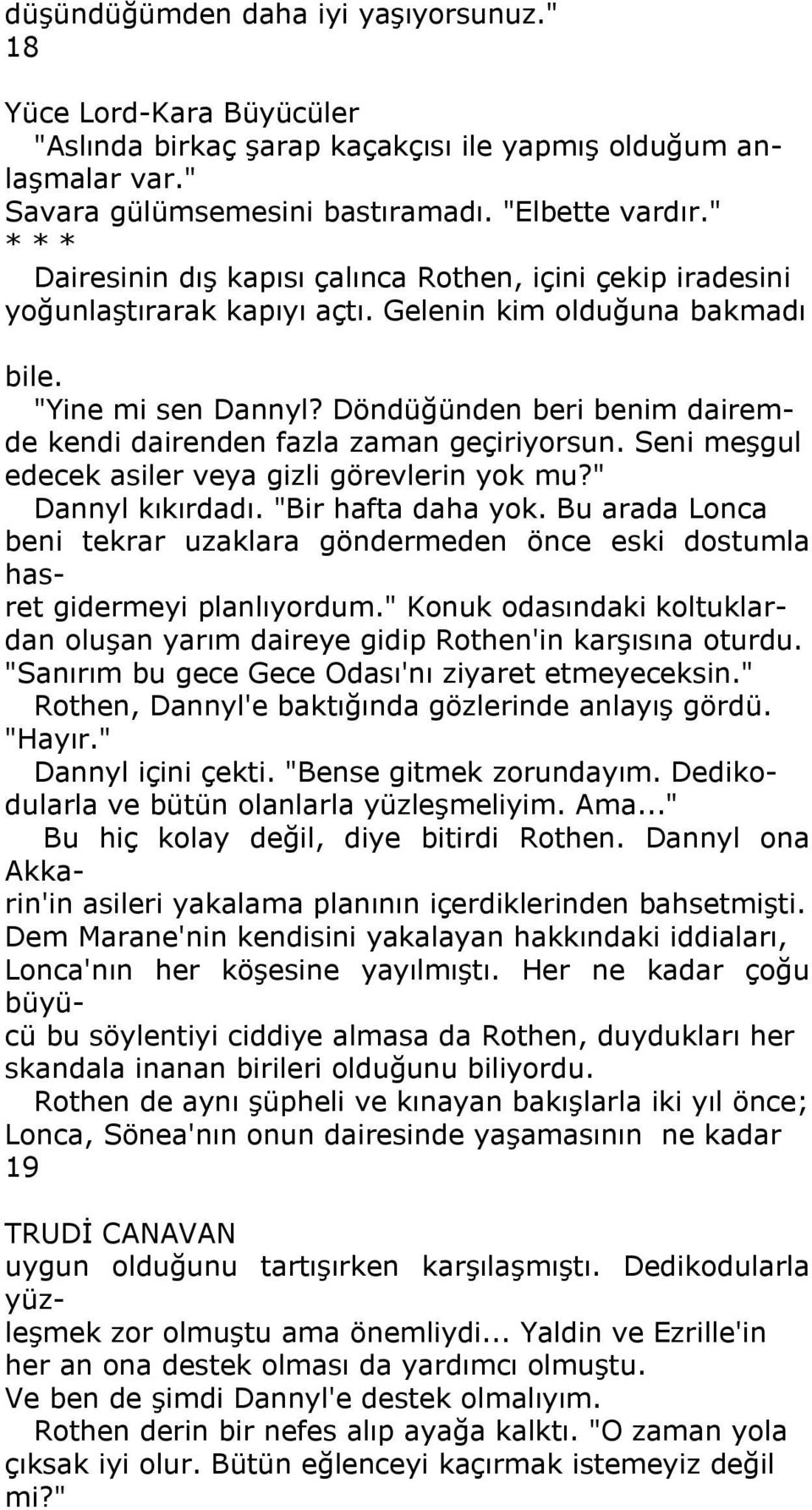 Döndüğünden beri benim dairemde kendi dairenden fazla zaman geçiriyorsun. Seni meşgul edecek asiler veya gizli görevlerin yok mu?" Dannyl kıkırdadı. "Bir hafta daha yok.