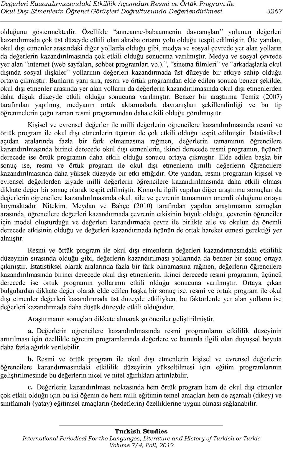 Öte yandan, okul dıģı etmenler arasındaki diğer yollarda olduğu gibi, medya ve sosyal çevrede yer alan yolların da değerlerin kazandırılmasında çok etkili olduğu sonucuna varılmıģtır.