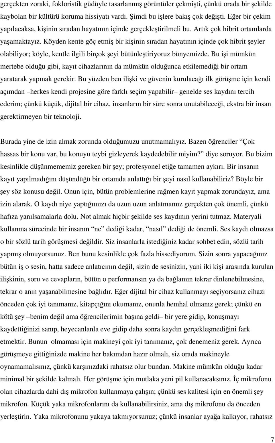 Köyden kente göç etmiş bir kişinin sıradan hayatının içinde çok hibrit şeyler olabiliyor; köyle, kentle ilgili birçok şeyi bütünleştiriyoruz bünyemizde.