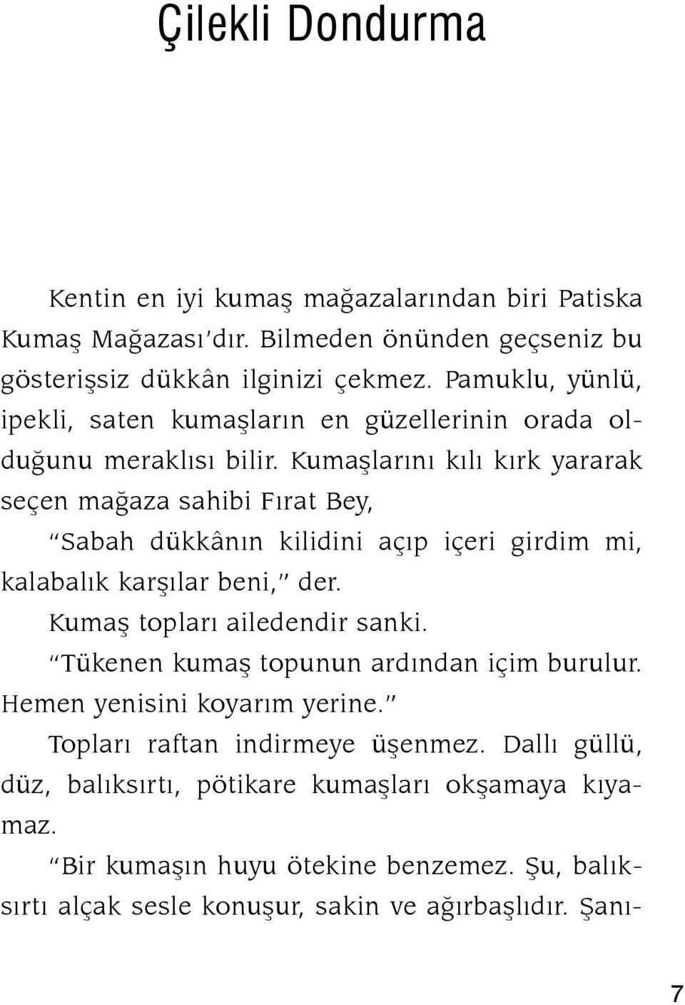 Kumaşlarını kılı kırk yararak seçen ma ğaza sa hibi Fırat Bey, Sabah dükkânın kilidini açıp içeri girdim mi, kalabalık karşılar beni, der. Kumaş topları ailedendir sanki.