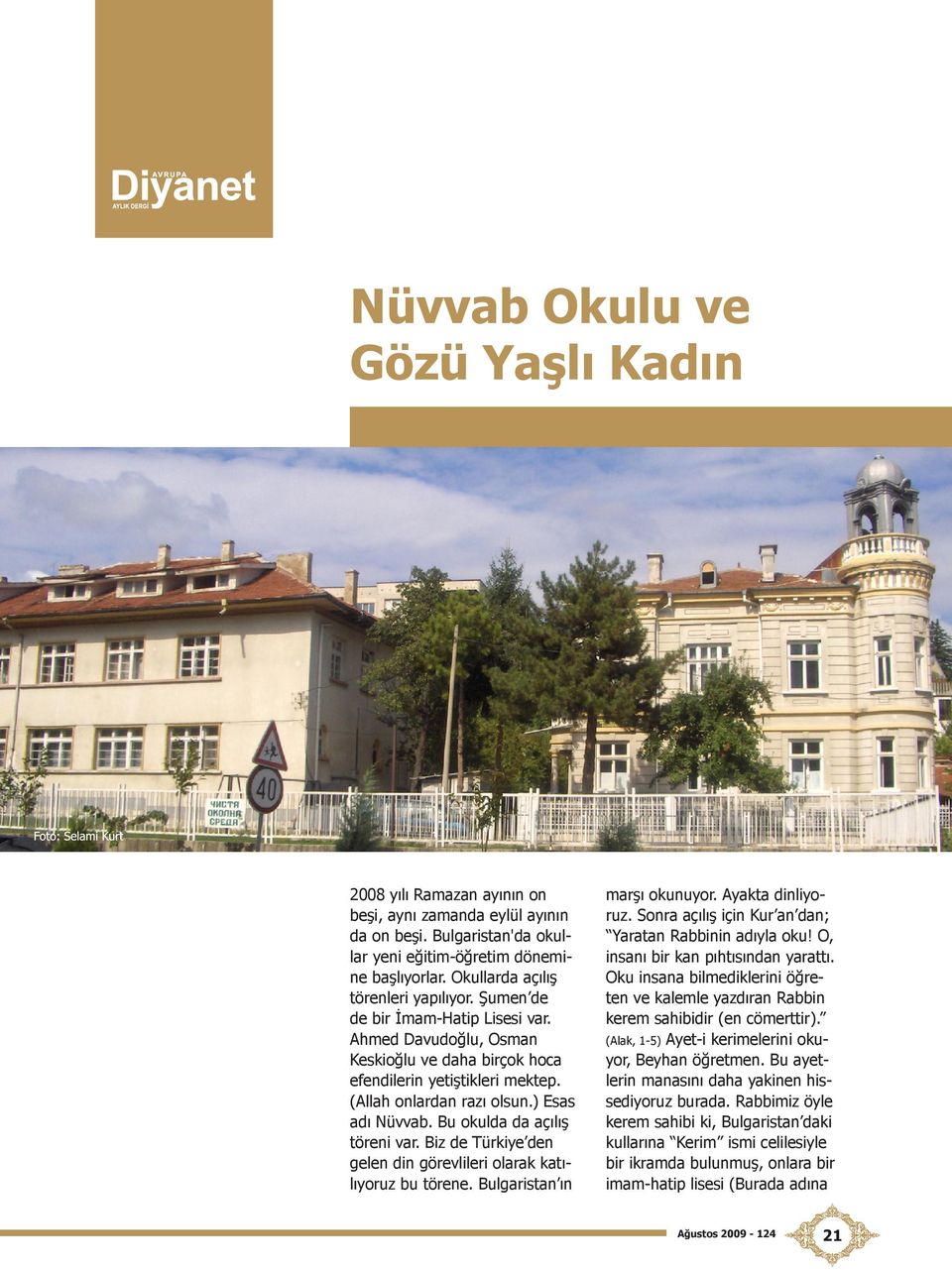 ) Esas adı Nüvvab. Bu okulda da açılış töreni var. Biz de Türkiye den gelen din görevlileri olarak katılıyoruz bu törene. Bulgaristan ın marşı okunuyor. Ayakta dinliyoruz.