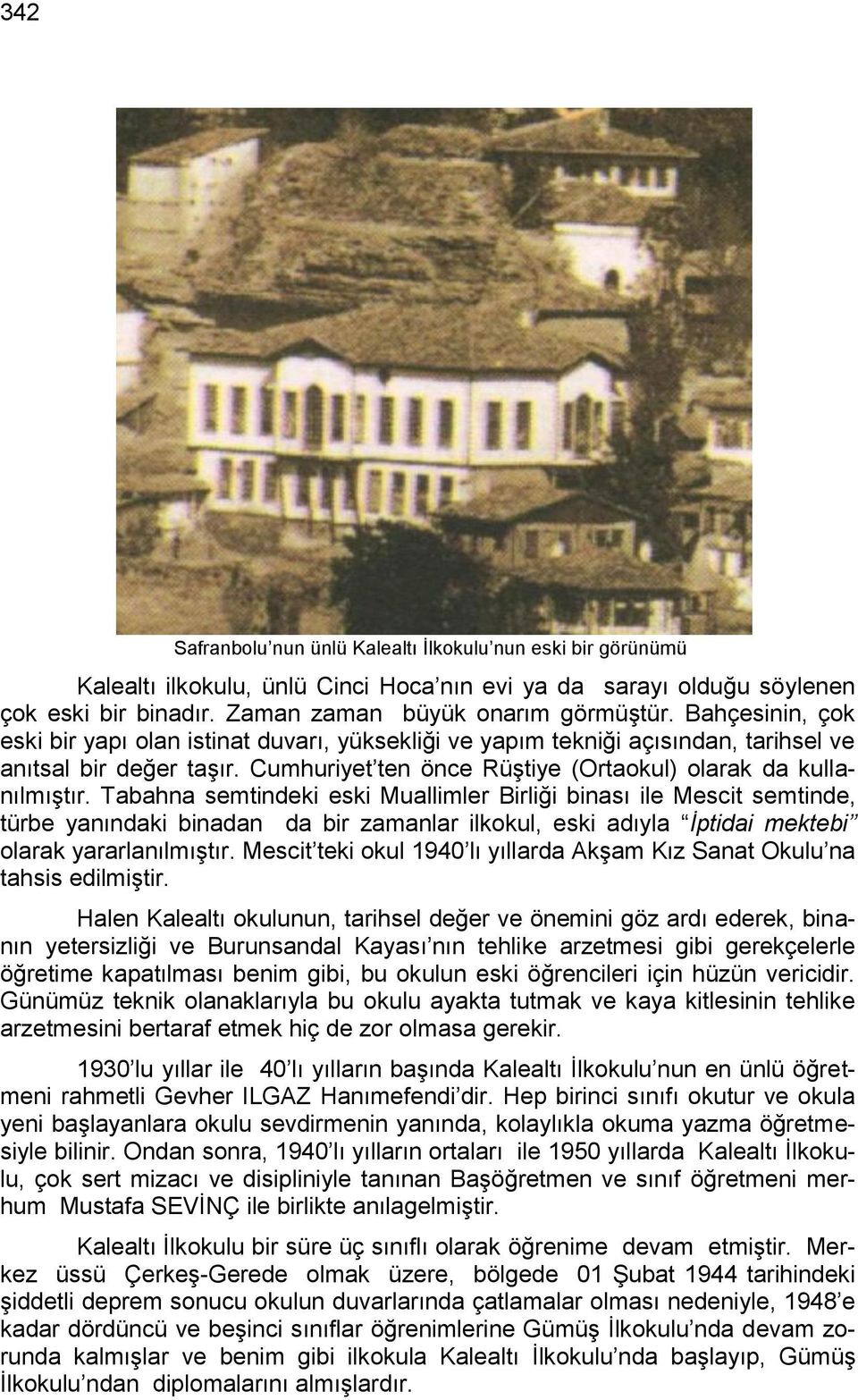 Tabahna semtindeki eski Muallimler Birliği binası ile Mescit semtinde, türbe yanındaki binadan da bir zamanlar ilkokul, eski adıyla İptidai mektebi olarak yararlanılmıģtır.