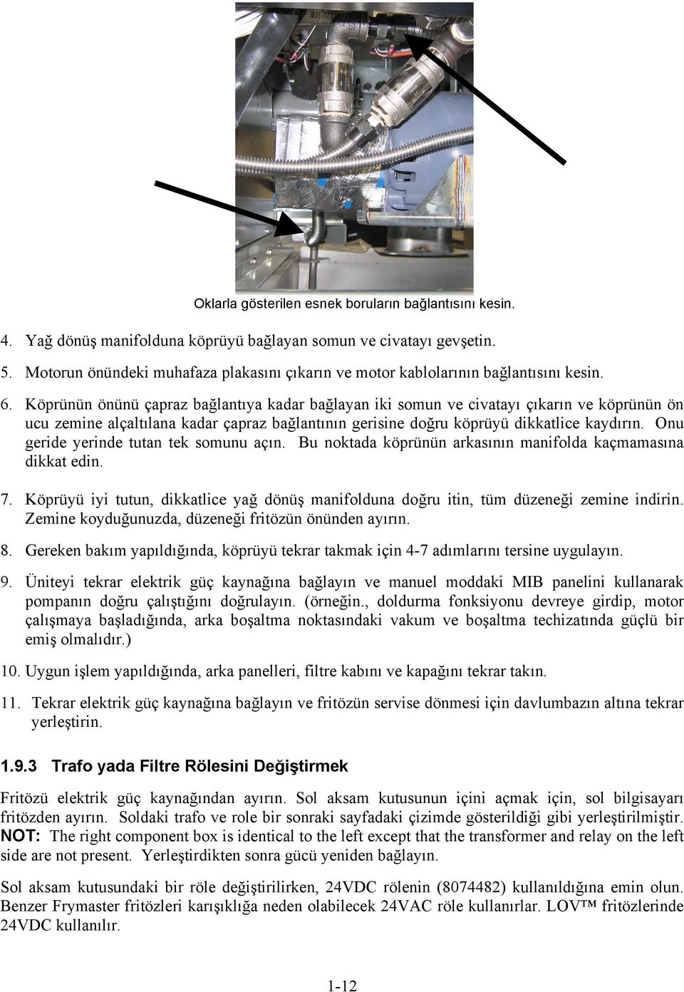 Köprünün önünü çapraz bağlantıya kadar bağlayan iki somun ve civatayı çıkarın ve köprünün ön ucu zemine alçaltılana kadar çapraz bağlantının gerisine doğru köprüyü dikkatlice kaydırın.