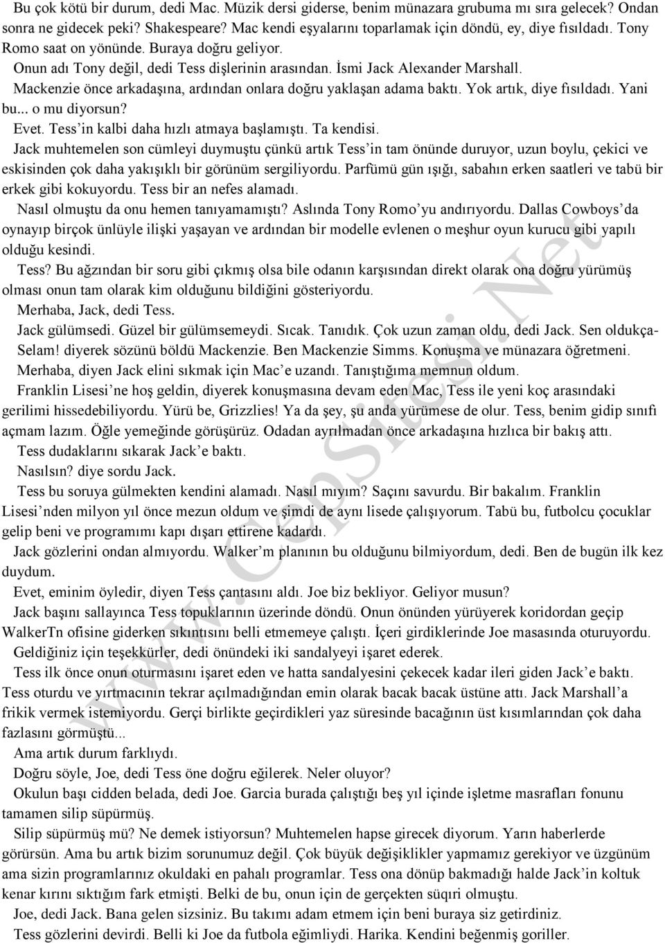 Mackenzie önce arkadaşına, ardından onlara doğru yaklaşan adama baktı. Yok artık, diye fısıldadı. Yani bu... o mu diyorsun? Evet. Tess in kalbi daha hızlı atmaya başlamıştı. Ta kendisi.