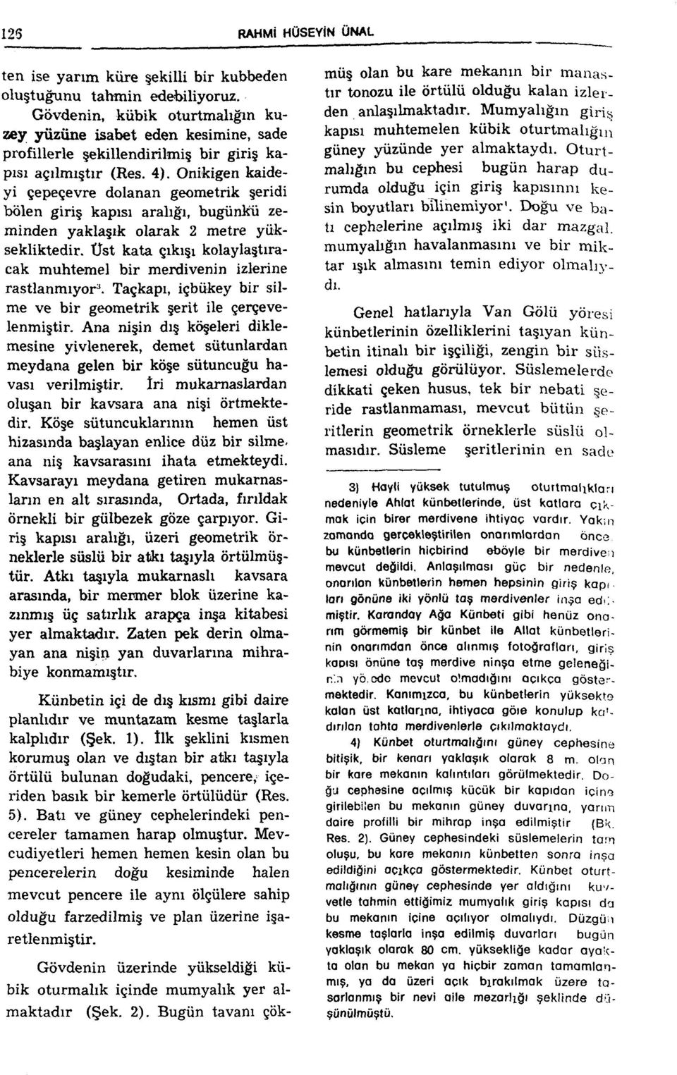 Onikigen kaideyi çepeçevre dolanan geometrik şeridi bölen giriş kapısı aralığı, bugünkü zeminden yaklaşık olarak 2 metre yüksekliktedir.