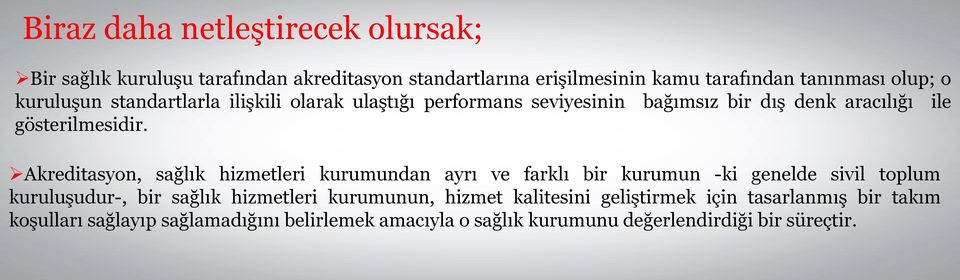 Akreditasyon, sağlık hizmetleri kurumundan ayrı ve farklı bir kurumun -ki genelde sivil toplum kuruluşudur-, bir sağlık hizmetleri kurumunun,