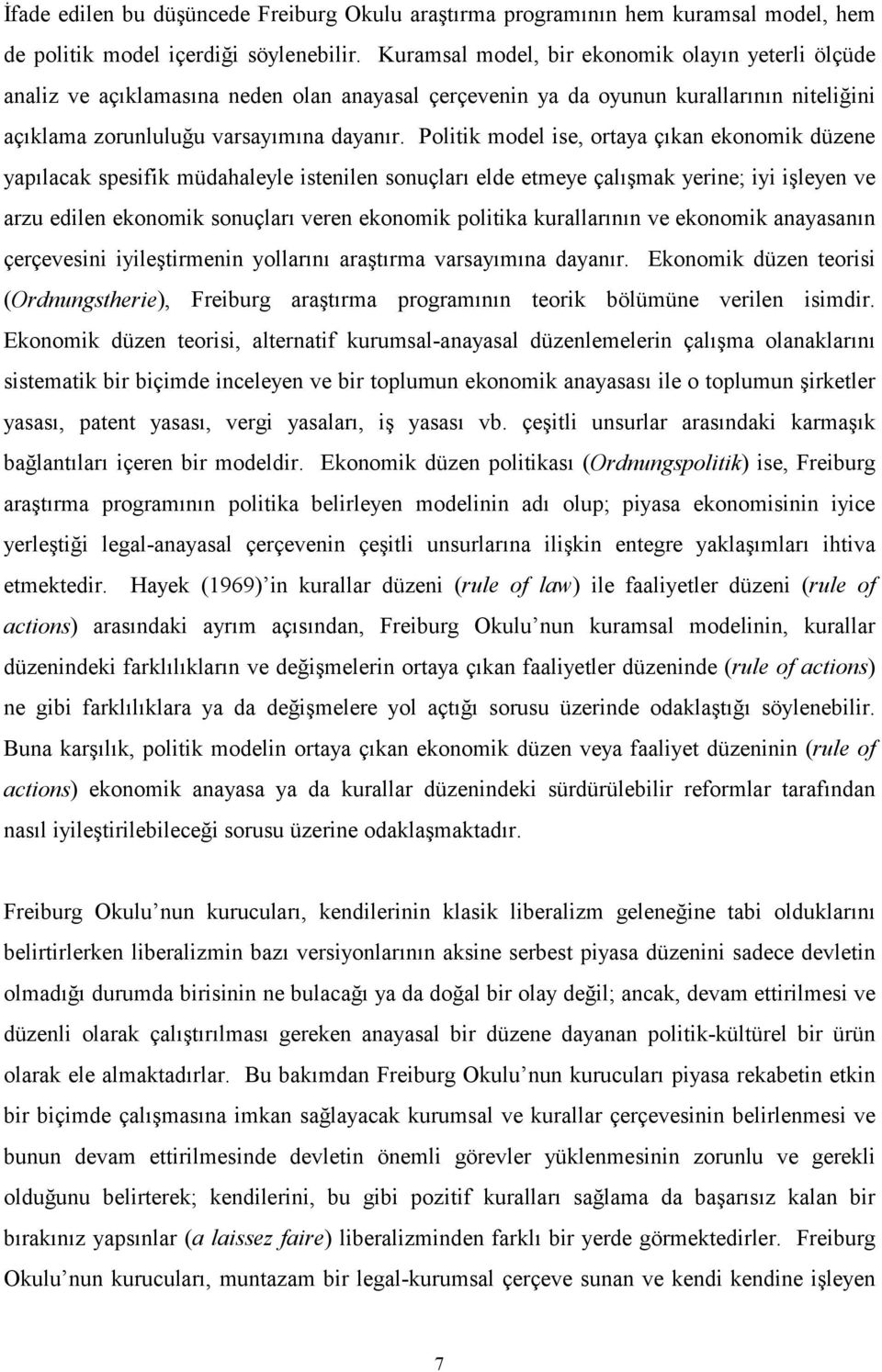 Politik model ise, ortaya çıkan ekonomik düzene yapılacak spesifik müdahaleyle istenilen sonuçları elde etmeye çalışmak yerine; iyi işleyen ve arzu edilen ekonomik sonuçları veren ekonomik politika