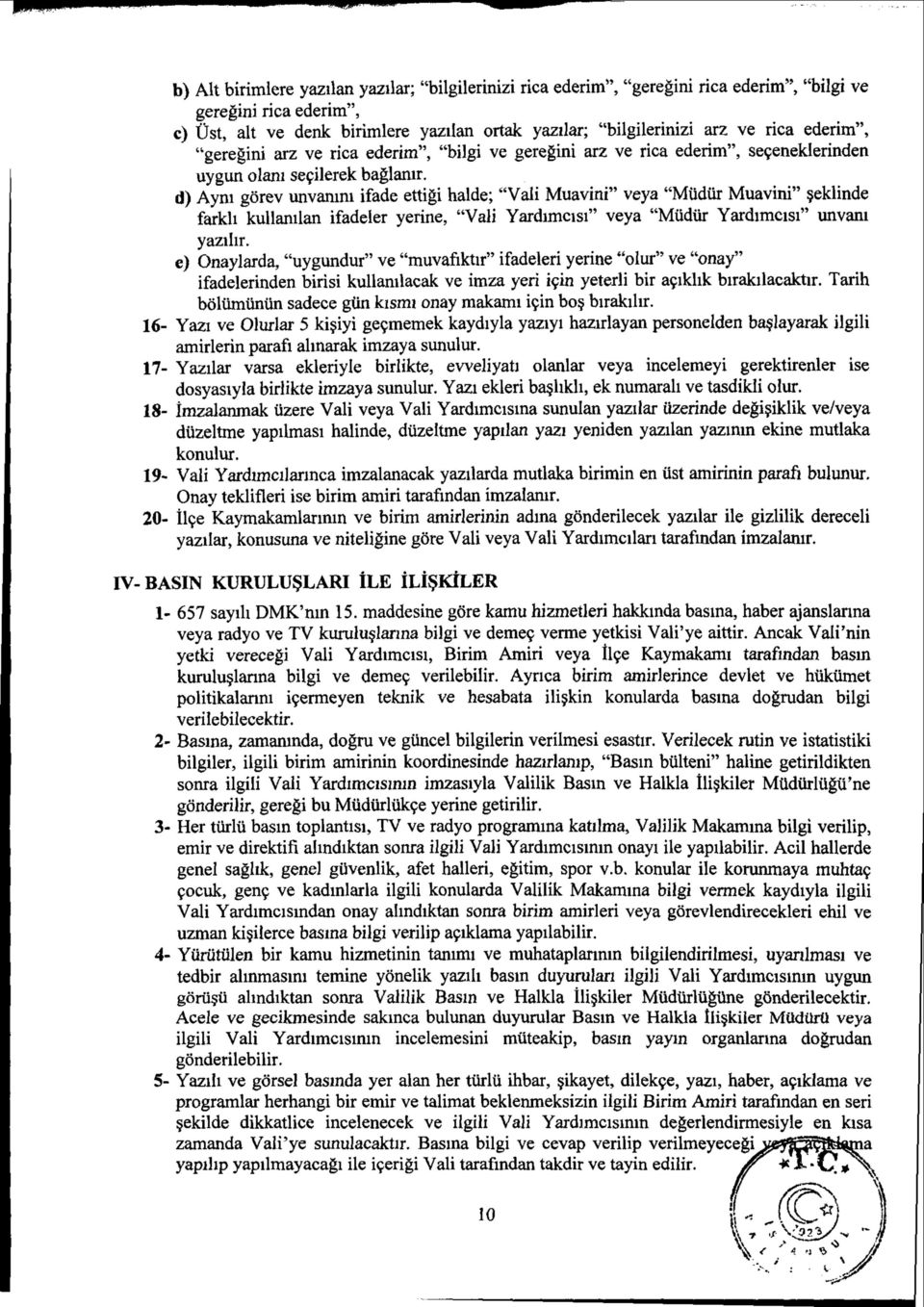 d) Aym gorev unvanim ifade ettigi halde; "Vali Muavini" veya "Miidiir Muavini" seklinde farkli kullanilan ifadeler yerine, "Vali Yardimcisi" veya "Miidur Yardimcisi" unvani yazihr.