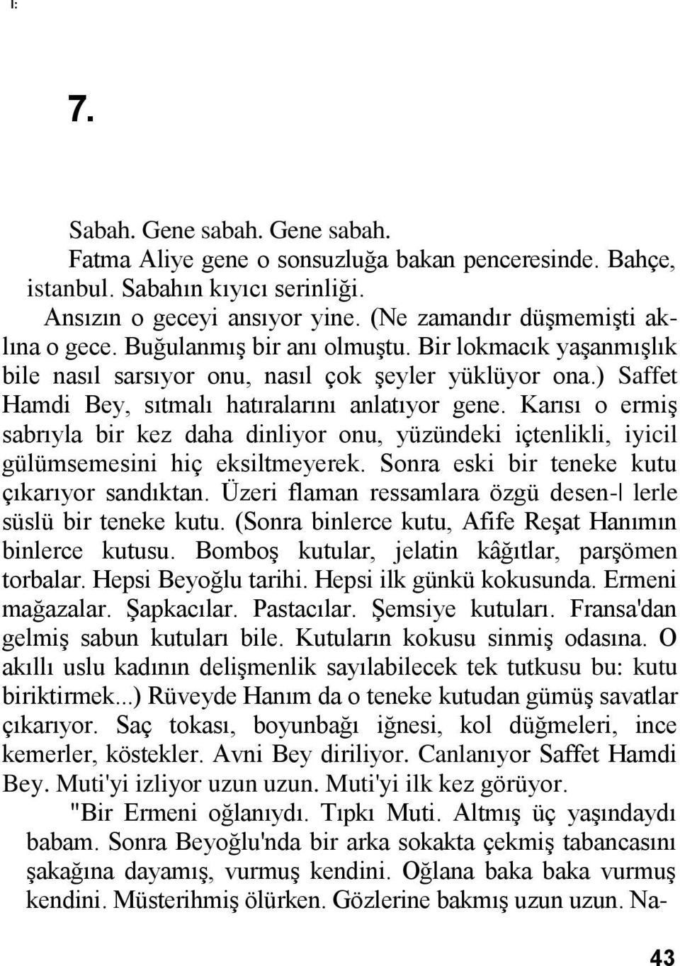 Karısı o ermiģ sabrıyla bir kez daha dinliyor onu, yüzündeki içtenlikli, iyicil gülümsemesini hiç eksiltmeyerek. Sonra eski bir teneke kutu çıkarıyor sandıktan.