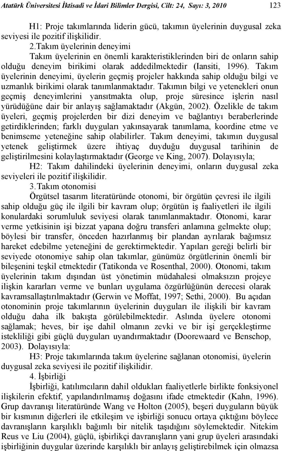 Takım üyelerinin deneyimi, üyelerin geçmiş projeler hakkında sahip olduğu bilgi ve uzmanlık birikimi olarak tanımlanmaktadır.