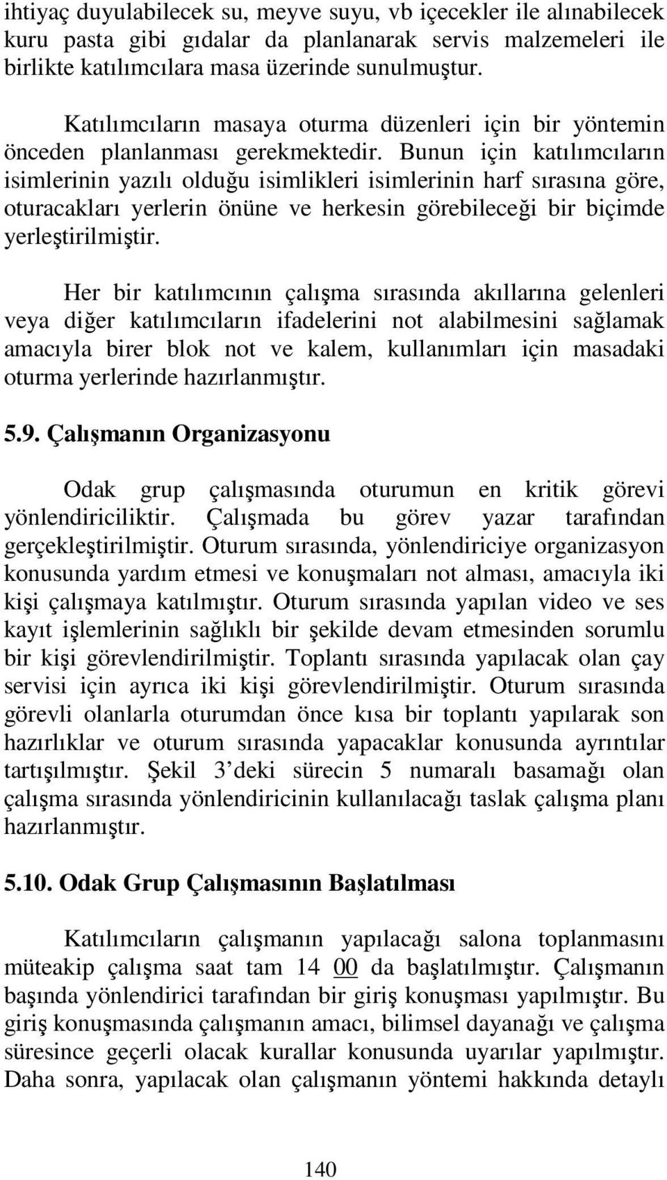 Bunun için katılımcıların isimlerinin yazılı olduğu isimlikleri isimlerinin harf sırasına göre, oturacakları yerlerin önüne ve herkesin görebileceği bir biçimde yerleştirilmiştir.