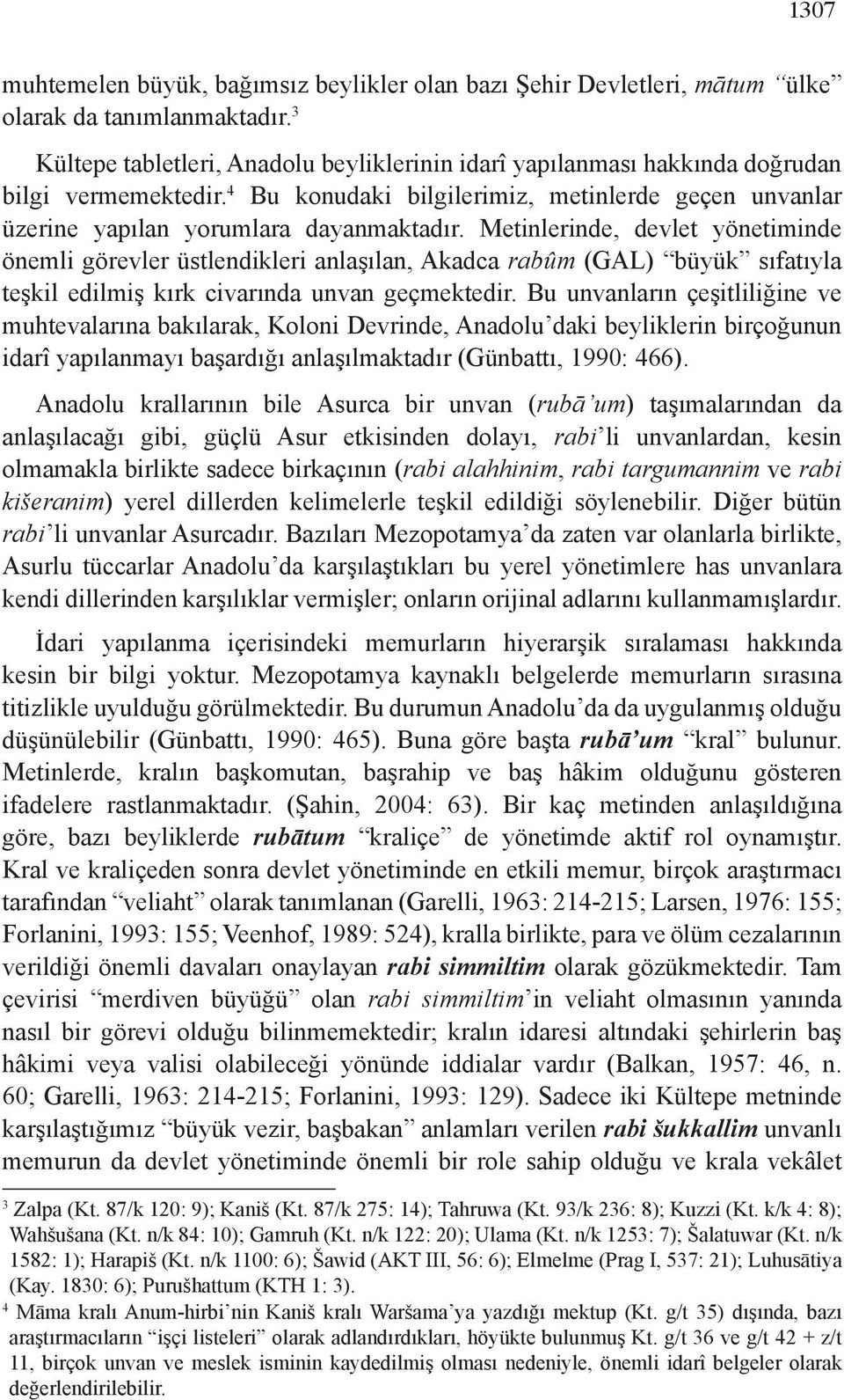 Metinlerinde, devlet yönetiminde önemli görevler üstlendikleri anlaşılan, Akadca rabûm (GAL) büyük sıfatıyla teşkil edilmiş kırk civarında unvan geçmektedir.