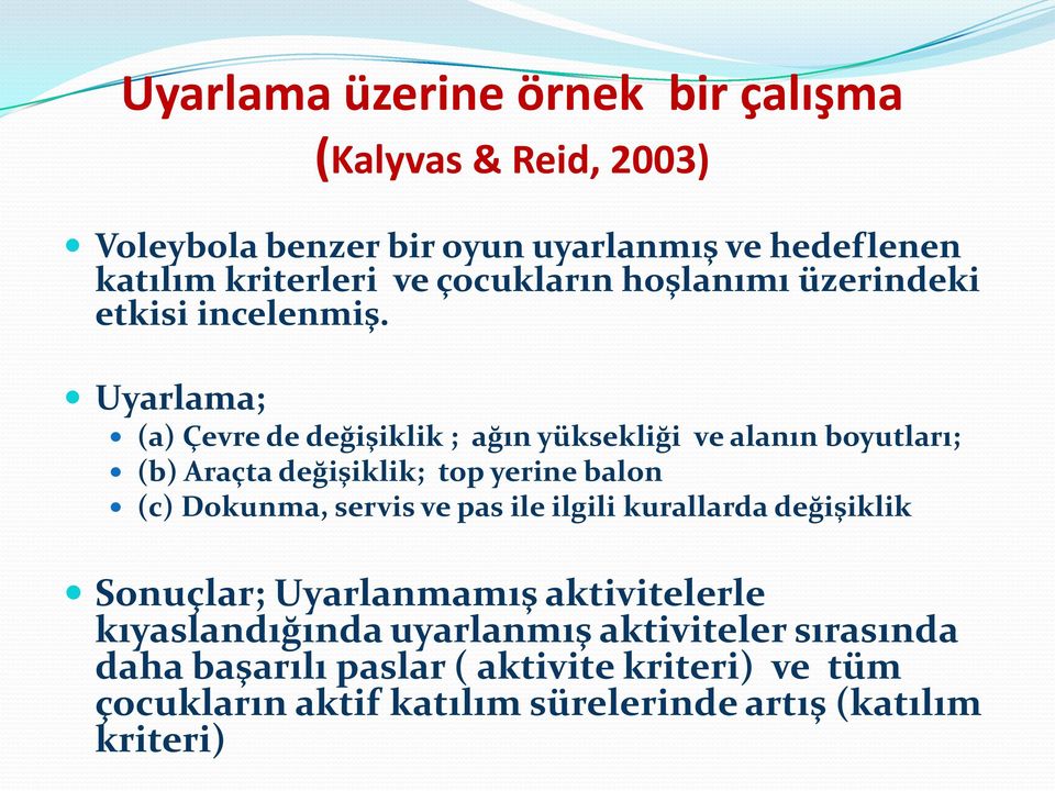 Uyarlama; (a) Çevre de değişiklik ; ağın yüksekliği ve alanın boyutları; (b) Araçta değişiklik; top yerine balon (c) Dokunma, servis ve