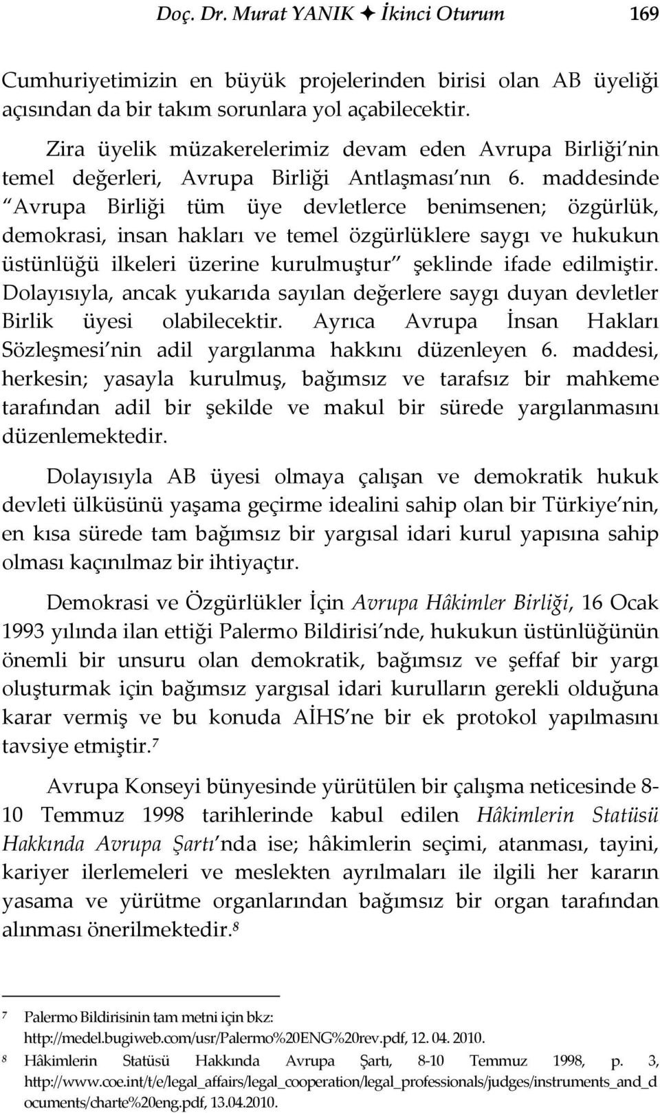 maddesinde Avrupa Birliği tüm üye devletlerce benimsenen; özgürlük, demokrasi, insan hakları ve temel özgürlüklere saygı ve hukukun üstünlüğü ilkeleri üzerine kurulmuştur şeklinde ifade edilmiştir.