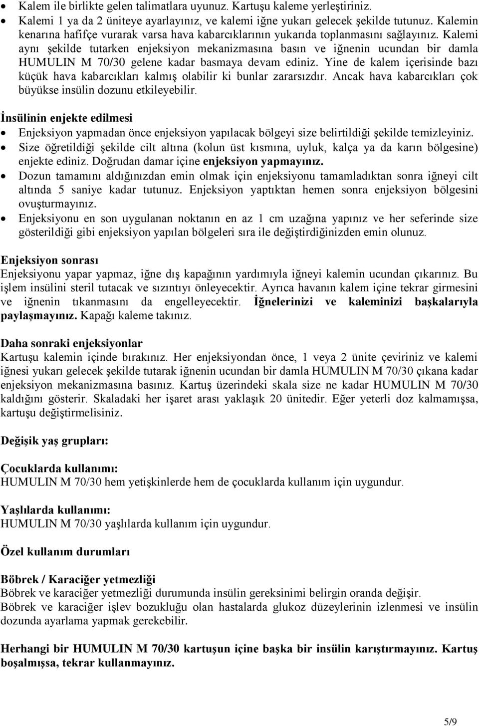 Kalemi aynı şekilde tutarken enjeksiyon mekanizmasına basın ve iğnenin ucundan bir damla HUMULIN M 70/30 gelene kadar basmaya devam ediniz.