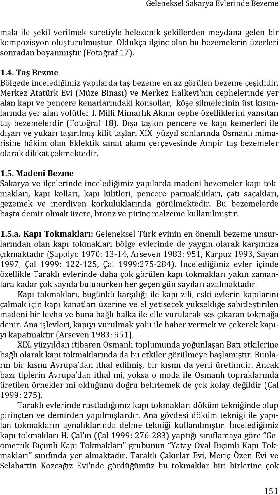 Merkez Atatürk Evi (Müze Binası) ve Merkez Halkevi nın cephelerinde yer alan kapı ve pencere kenarlarındaki konsollar, köşe silmelerinin üst kısımlarında yer alan volütler I.