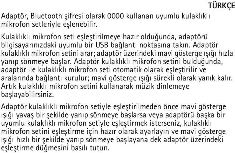 Adaptör kulaklýklý mikrofon setini arar; adaptör üzerindeki mavi gösterge ýþýðý hýzla yanýp sönmeye baþlar.