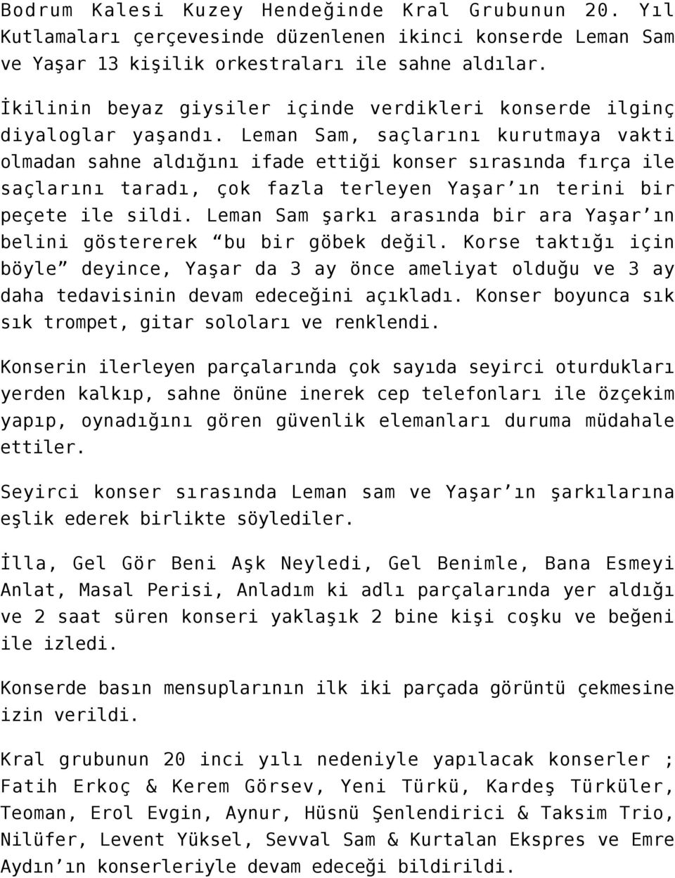 Leman Sam, saçlarını kurutmaya vakti olmadan sahne aldığını ifade ettiği konser sırasında fırça ile saçlarını taradı, çok fazla terleyen Yaşar ın terini bir peçete ile sildi.