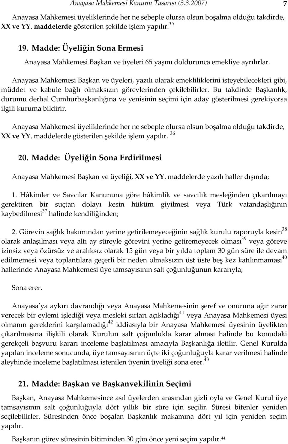 Anayasa Mahkemesi Başkan ve üyeleri, yazılı olarak emekliliklerini isteyebilecekleri gibi, müddet ve kabule bağlı olmaksızın görevlerinden çekilebilirler.