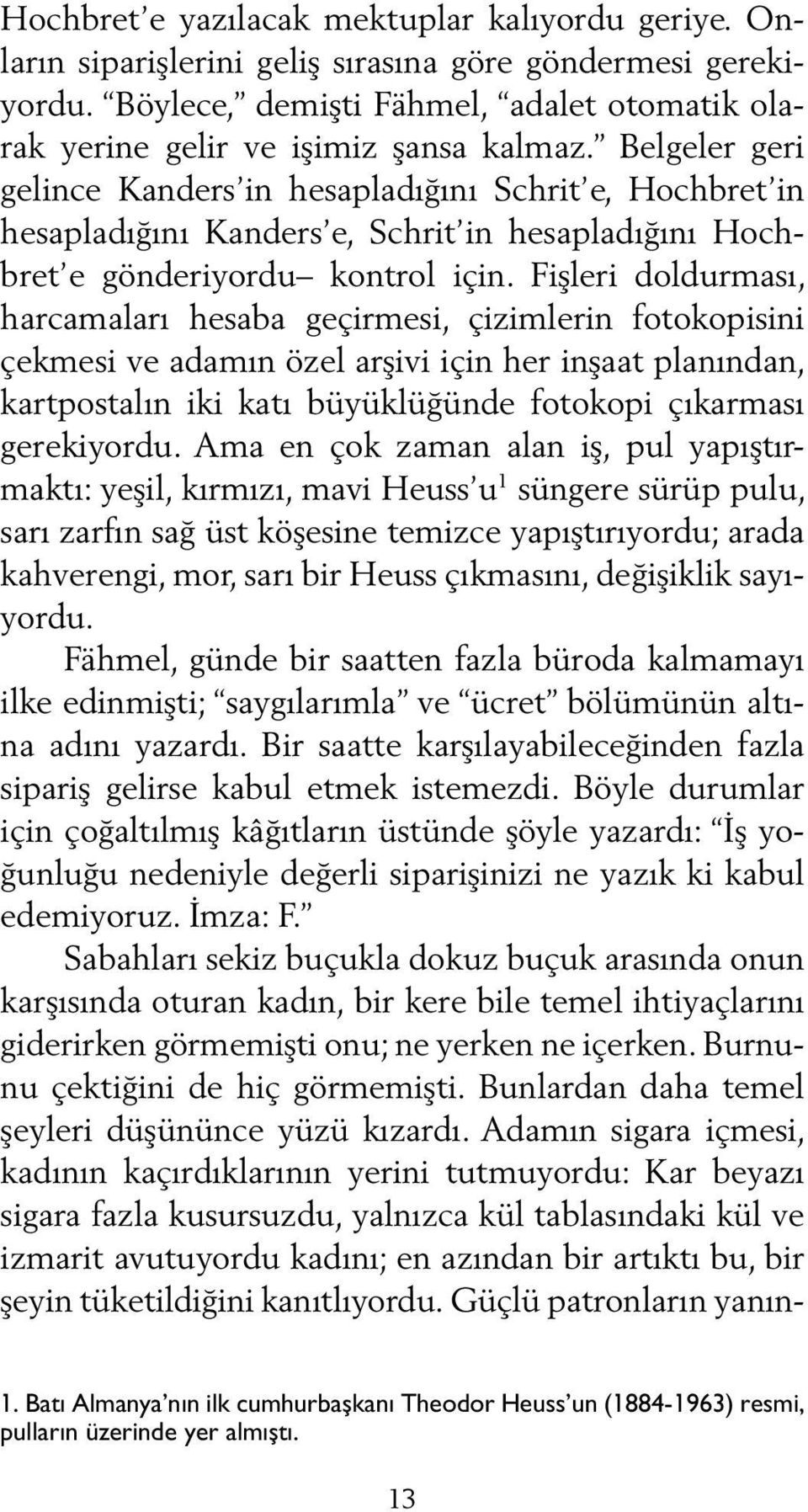 Fişleri doldurması, harcamaları hesaba geçirmesi, çizimlerin fotokopisini çekmesi ve adamın özel arşivi için her inşaat planından, kartpostalın iki katı büyüklüğünde fotokopi çıkarması gerekiyordu.