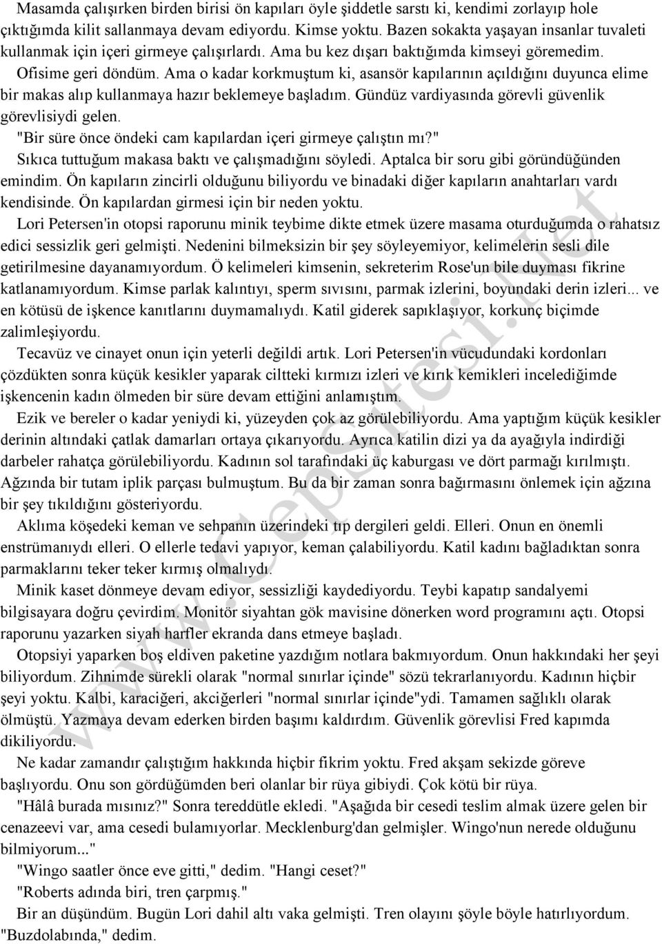 Ama o kadar korkmuştum ki, asansör kapılarının açıldığını duyunca elime bir makas alıp kullanmaya hazır beklemeye başladım. Gündüz vardiyasında görevli güvenlik görevlisiydi gelen.