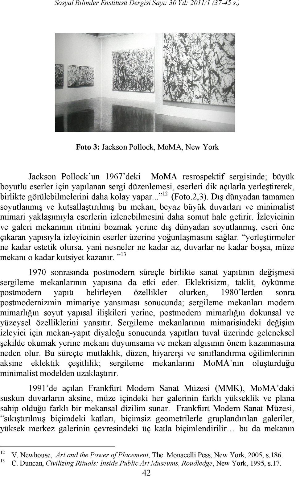 Dış dünyadan tamamen soyutlanmış ve kutsallaştırılmış bu mekan, beyaz büyük duvarları ve minimalist mimari yaklaşımıyla eserlerin izlenebilmesini daha somut hale getirir.