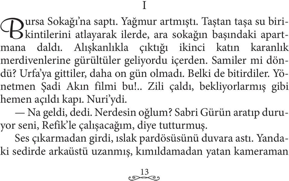 Belki de bitirdiler. Yönetmen Şadi Akın filmi bu!.. Zili çaldı, bekliyorlarmış gibi hemen açıldı kapı. Nuri ydi. Na geldi, dedi. Nerdesin oğlum?