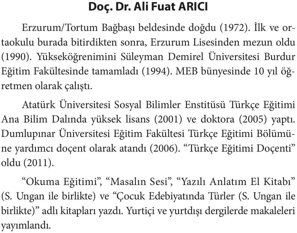 Atatürk Üniversitesi Sosyal Bilimler Enstitüsü Türkçe Eğitimi Ana Bilim Dalında yüksek lisans (2001) ve doktora (2005) yaptı.