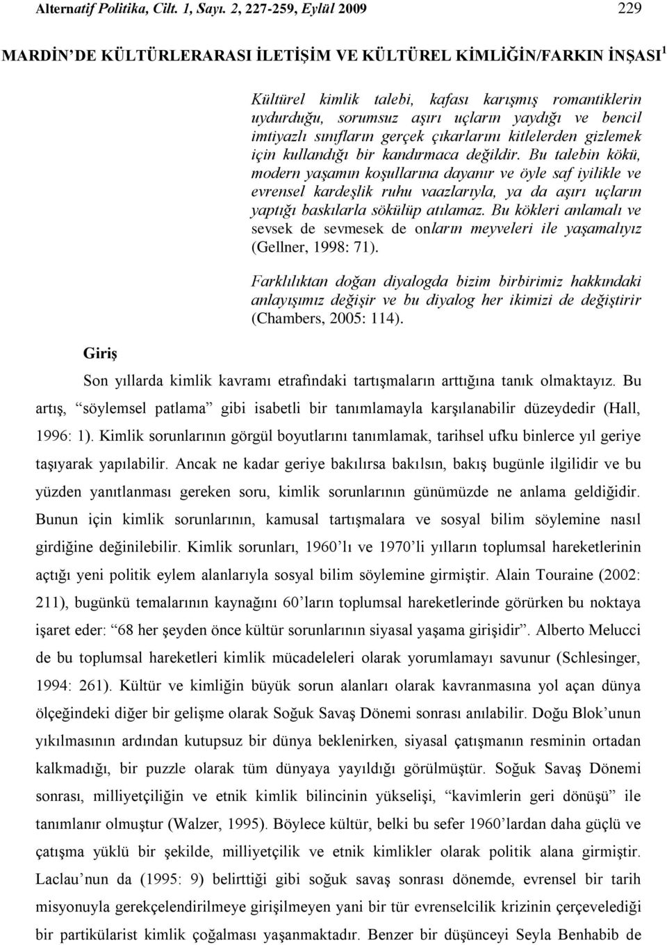 ve bencil imtiyazlı sınıfların gerçek çıkarlarını kitlelerden gizlemek için kullandığı bir kandırmaca değildir.