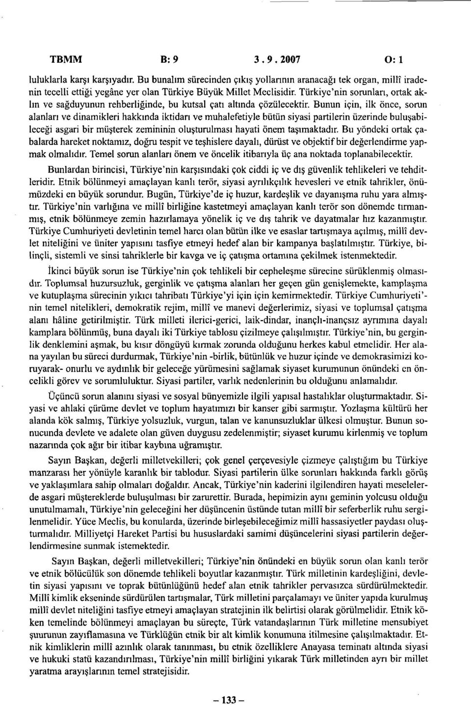 Bunun için, ilk önce, sorun alanları ve dinamikleri hakkında iktidarı ve muhalefetiyle bütün siyasi partilerin üzerinde buluşabileceği asgari bir müşterek zemininin oluşturulması hayati önem