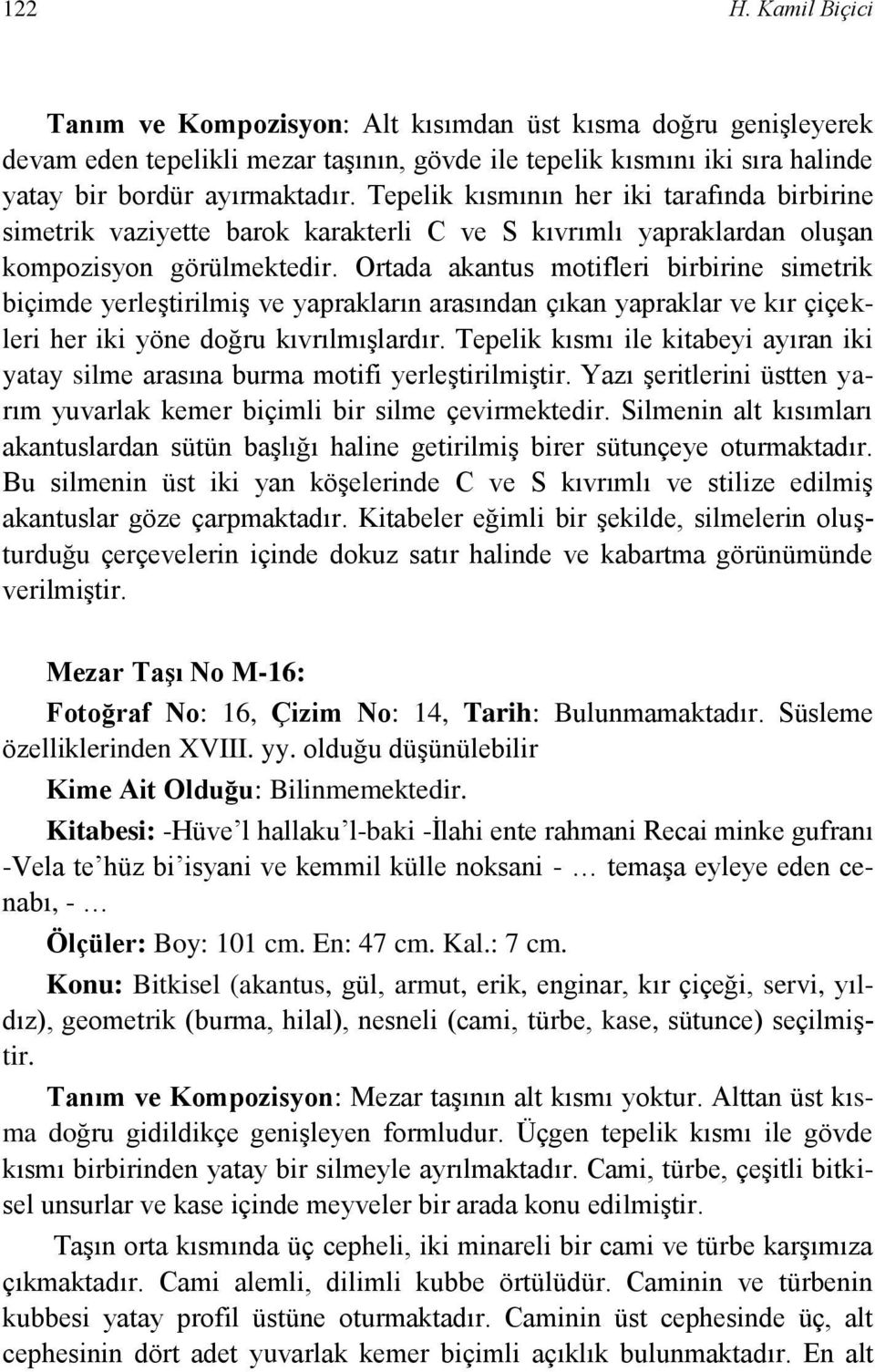 Ortada akantus motifleri birbirine simetrik biçimde yerleştirilmiş ve yaprakların arasından çıkan yapraklar ve kır çiçekleri her iki yöne doğru kıvrılmışlardır.