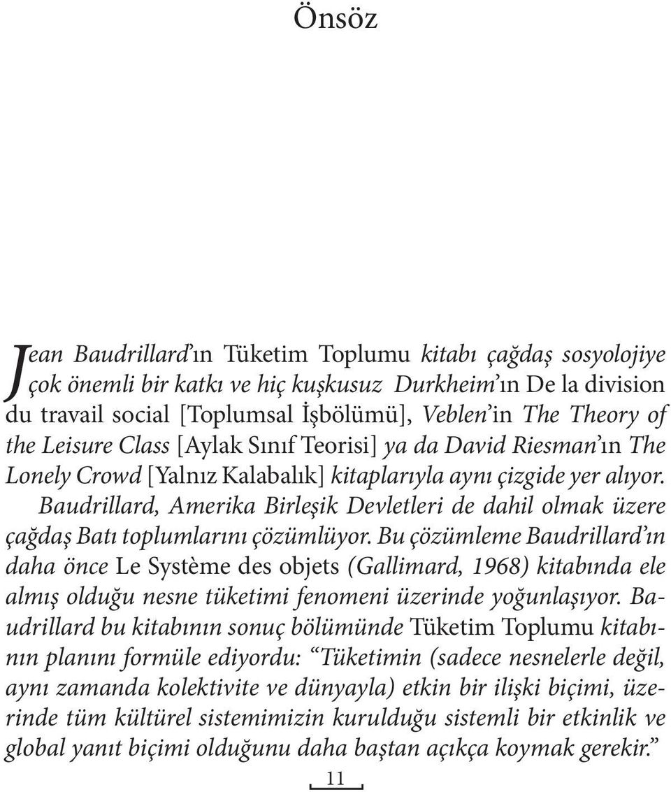 Baudrillard, Amerika Birleşik Devletleri de dahil olmak üzere çağdaş Batı toplumlarını çözümlüyor.