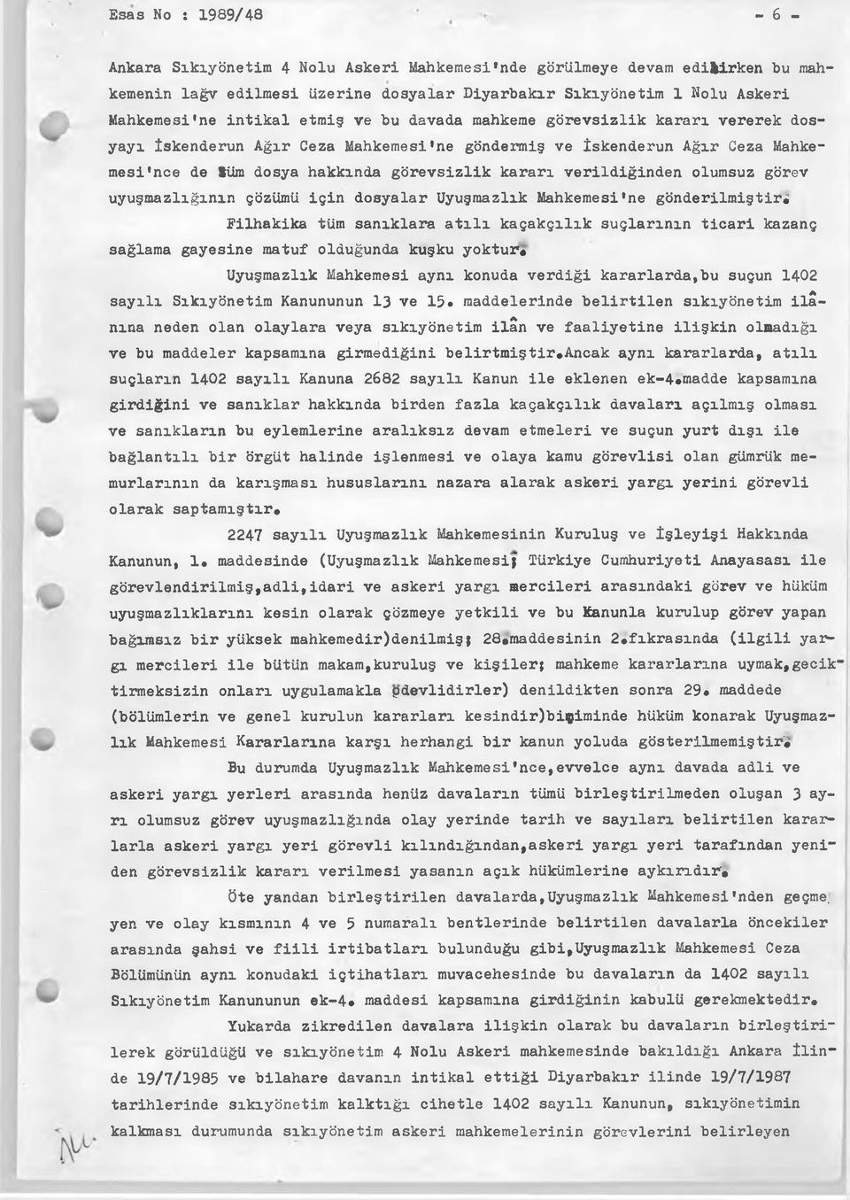 verildiğinden olumsuz görev uyuşmazlığının çözümü için dosyalar Uyuşmazlık Mahkemesi ne gönderilmiştir^ Filhakika tüm sanıklara atılı kaçakçılık suçlarının ticari kazanç sağlama gayesine matuf